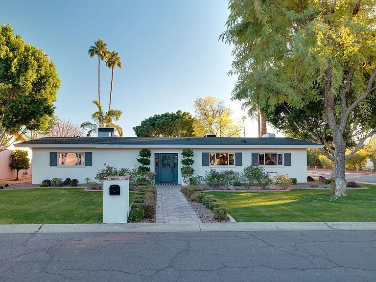 243 W Harmont Dr — Photo 2