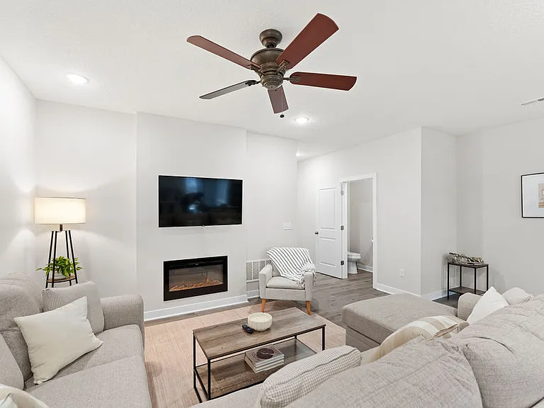 Sandstone Pointe Townhomes — Photo 5
