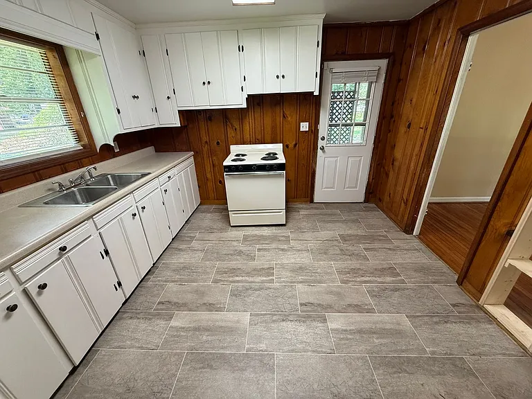 17 Oxford Pl NW — Photo 4