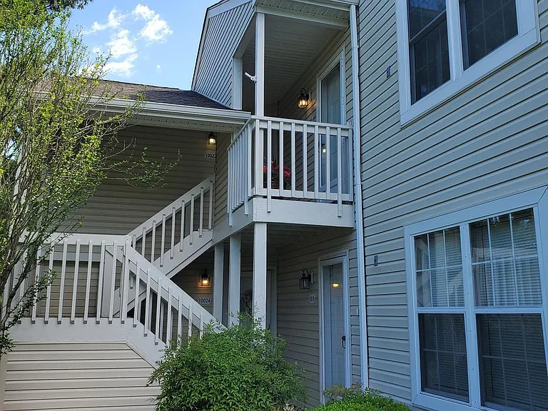 10024 Beacon Hill Dr — Photo 3