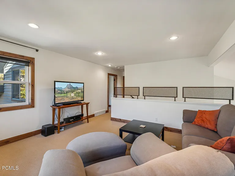 7240 Buckboard Dr — Photo 27