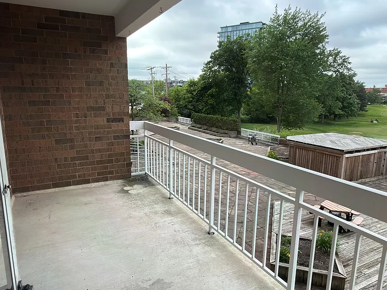 Chelsea Condos — Photo 22
