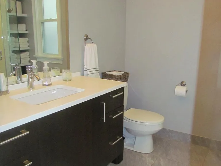 895 E 4th St #2 — Photo 8