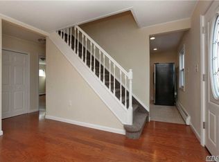 13 Bluejay Ln, Levittown, NY 11756