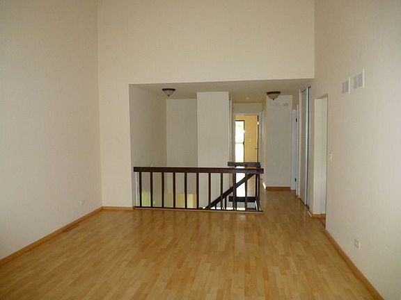 4th image of 29W365 Thornwood Ln