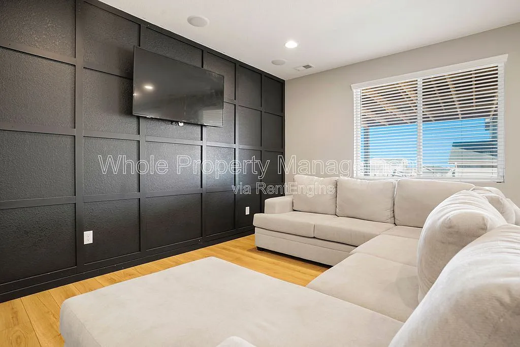 3 bed, 2.5 bath, 2203 sqft, $3,245 — Photo 4