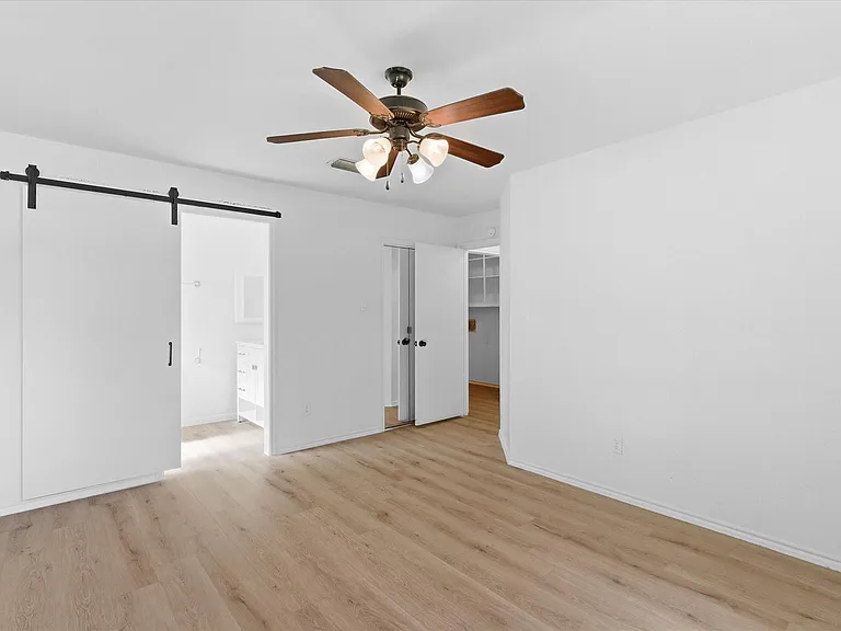 8181 Edge Water Dr — Photo 12