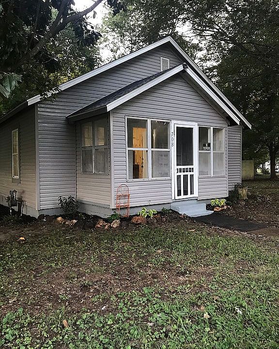 1st image of 708 E Railroad Ave