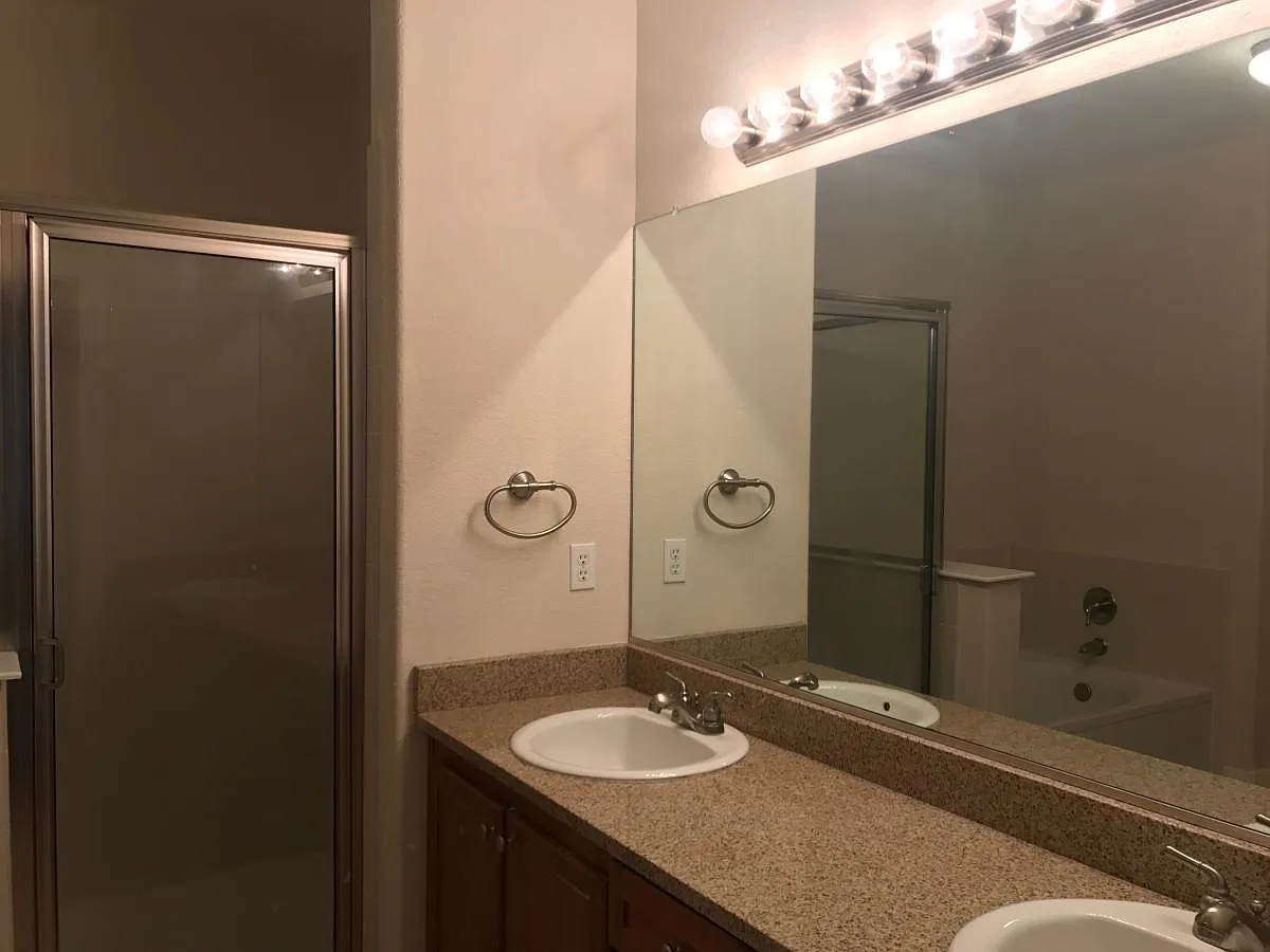 2 bed, 1032 sqft, $1,850 — Photo 3