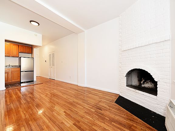 2nd image of 335 W 20th St APT 1RE