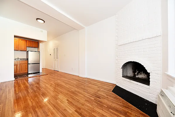 Rented by Buchbinder & Warren | media 2