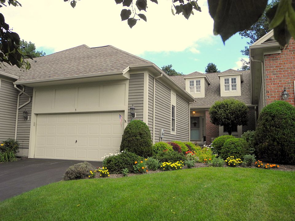 1st image of 5 Hampshire Ln