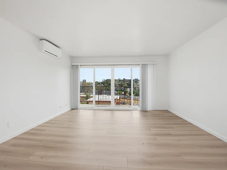 228 Las Flores Dr #4 — Photo 15