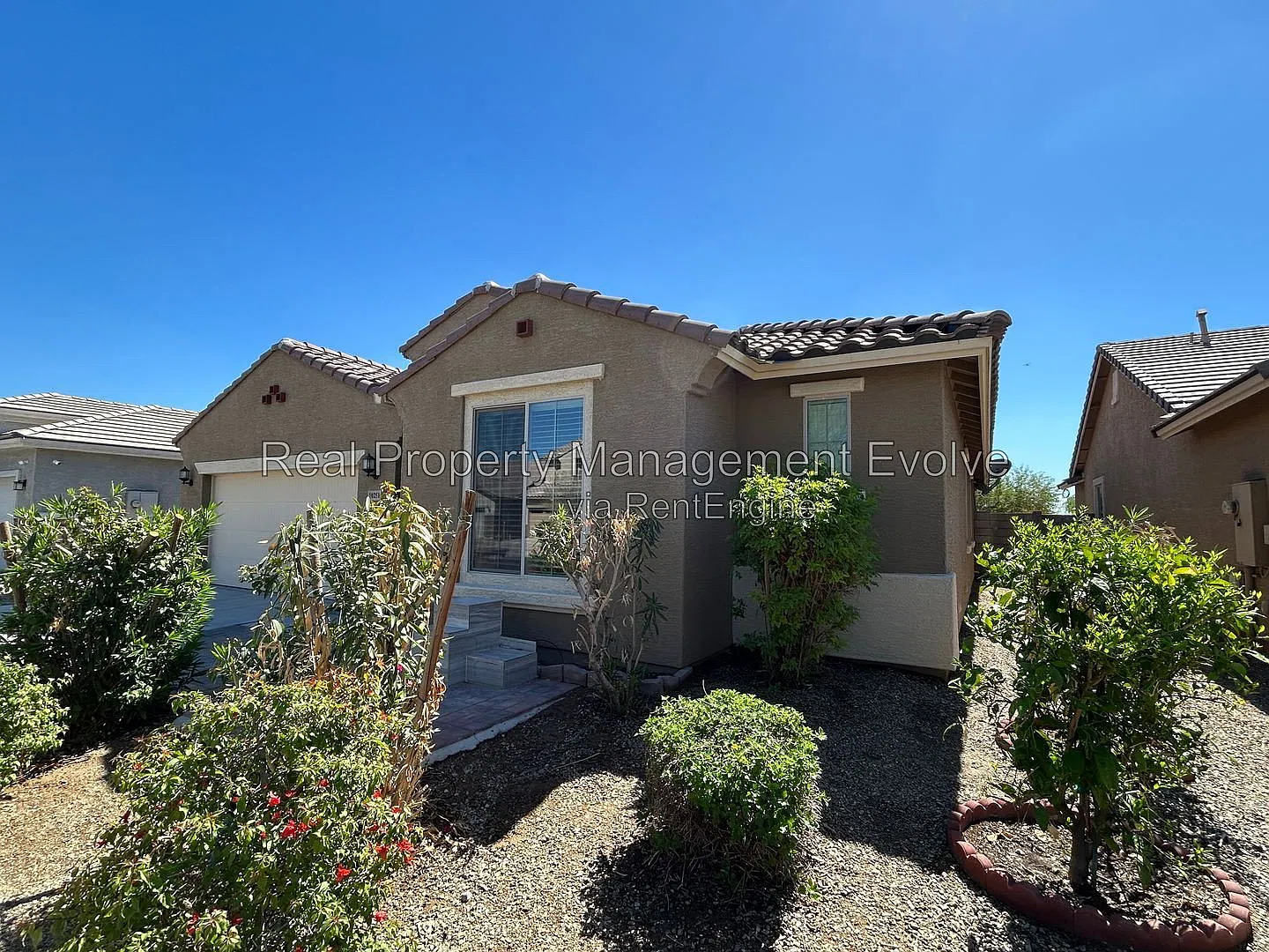 4 bed, 3.0 bath, 2238 sqft, $2,600 — Photo 2
