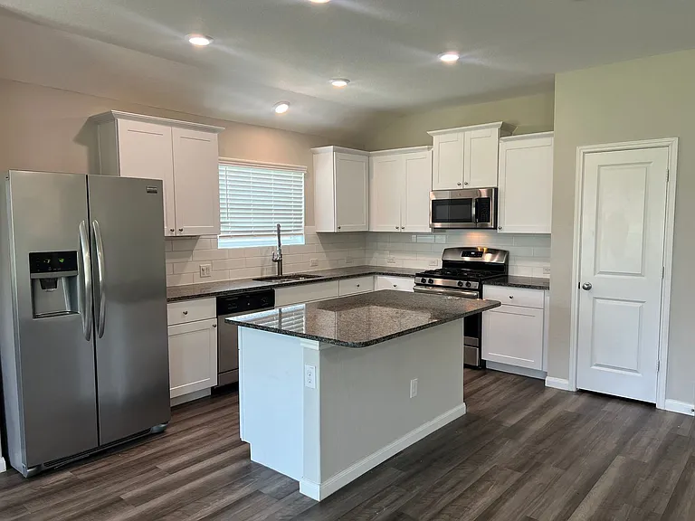 31657 Nimbus Dr — Photo 2
