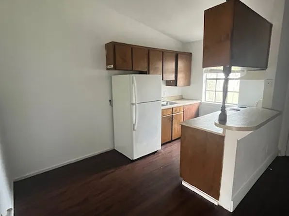 1916 Holloman Dr #E, Pt Lavaca, TX 77979