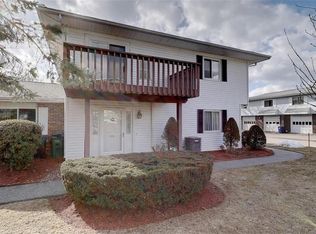 84 Fox Ridge Cres, Warwick, RI 02886