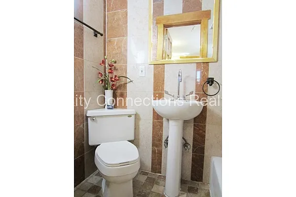 Rented by City Connections Realty | media 14