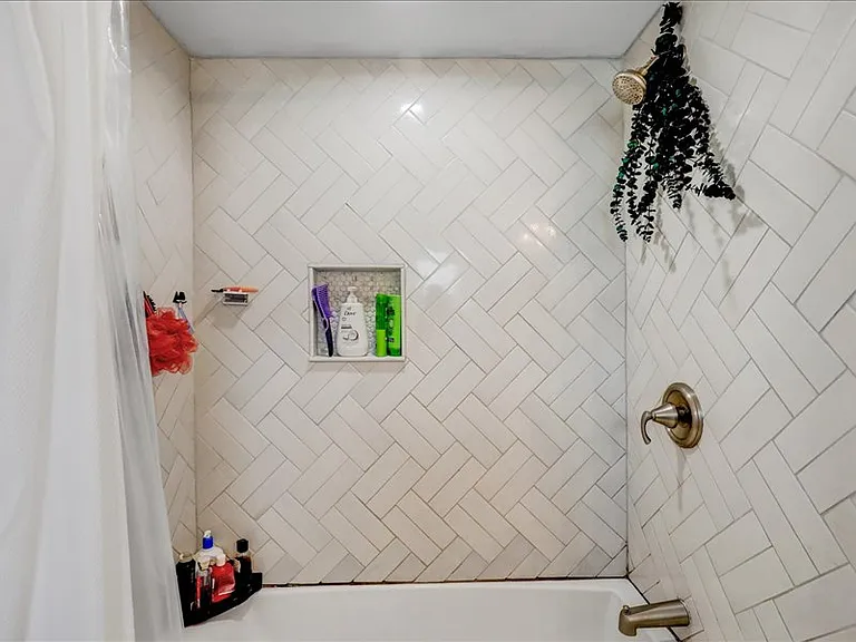 606 Beach Ave #3 — Photo 16