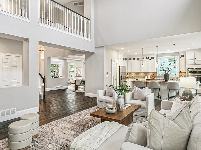 20214 E Lake Cir — Photo 21