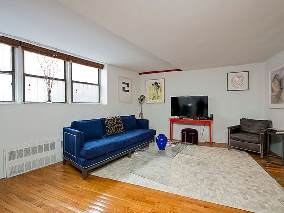 3rd image of 165 Christopher St #Lqq