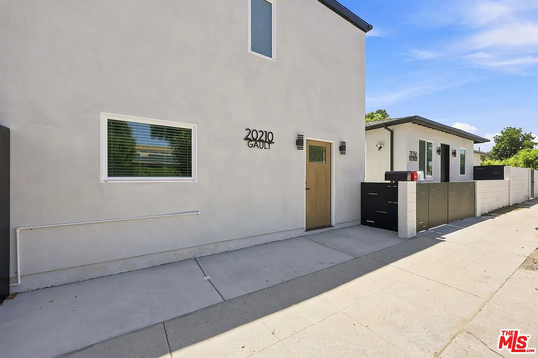 3 bed, 3.0 bath, 1223 sqft, $3,600 — Photo 3