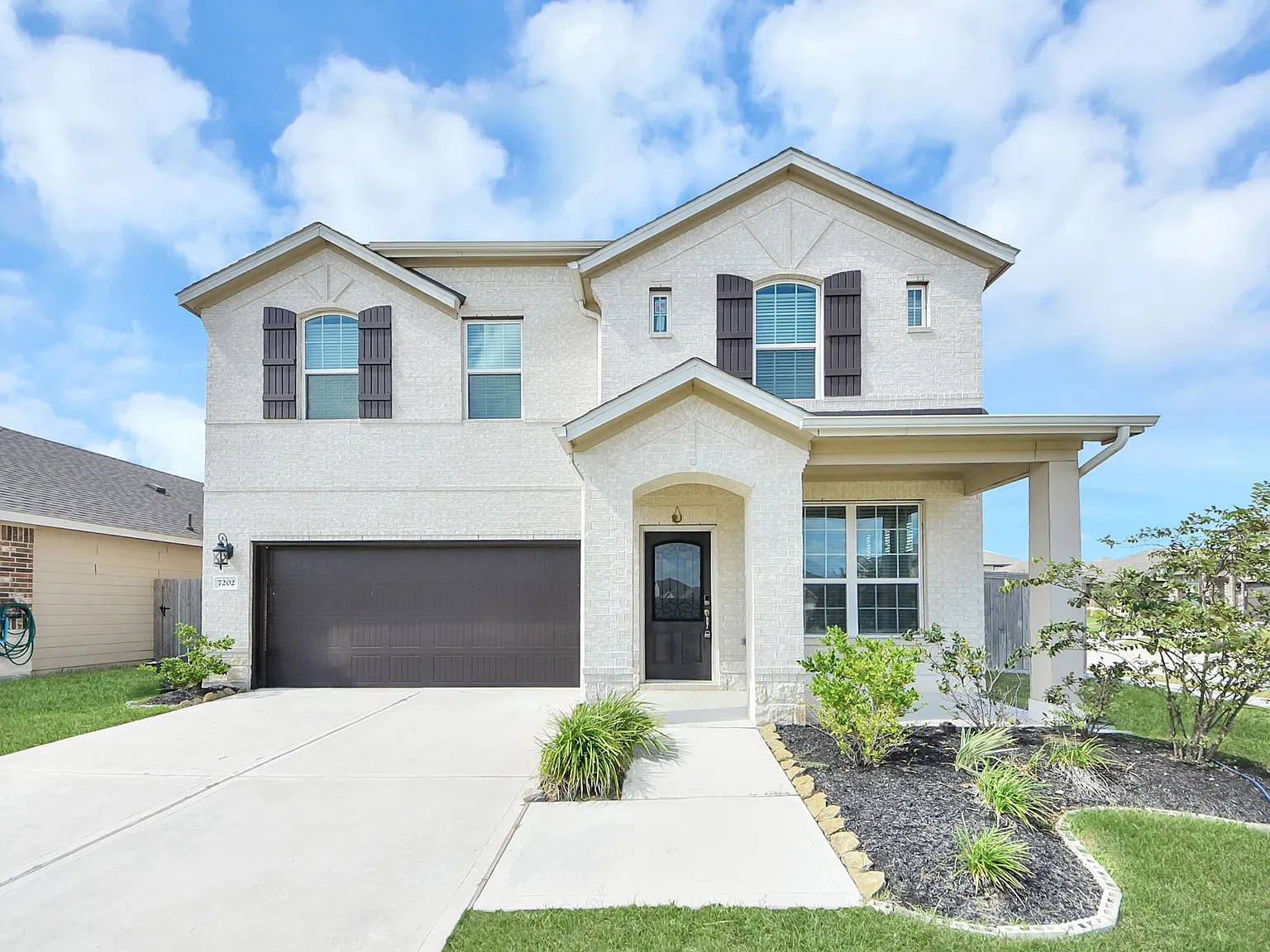 4 bed, 3.5 bath, 2617 sqft, $2,500 — Photo 2