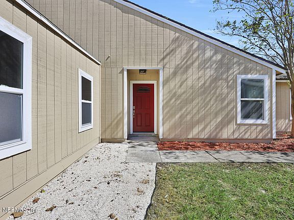 3rd image of 3072 N COBBLEWOOD Lane
