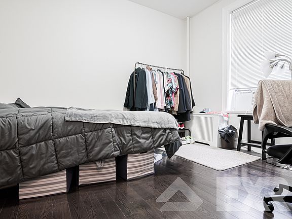 5th image of 526 W 111th St APT 3DD