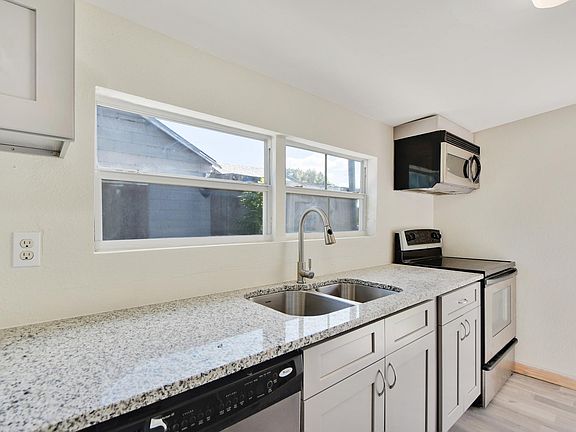 3rd image of 716 20th St