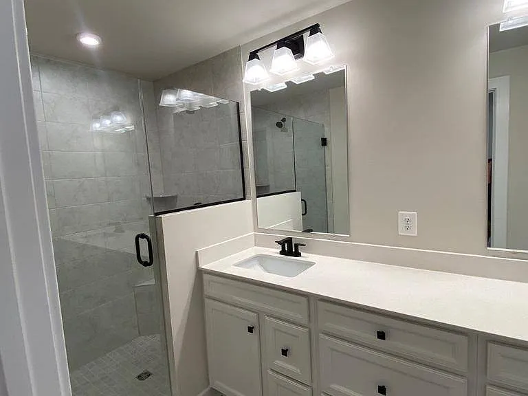 2528 Verona Pl #A — Photo 15