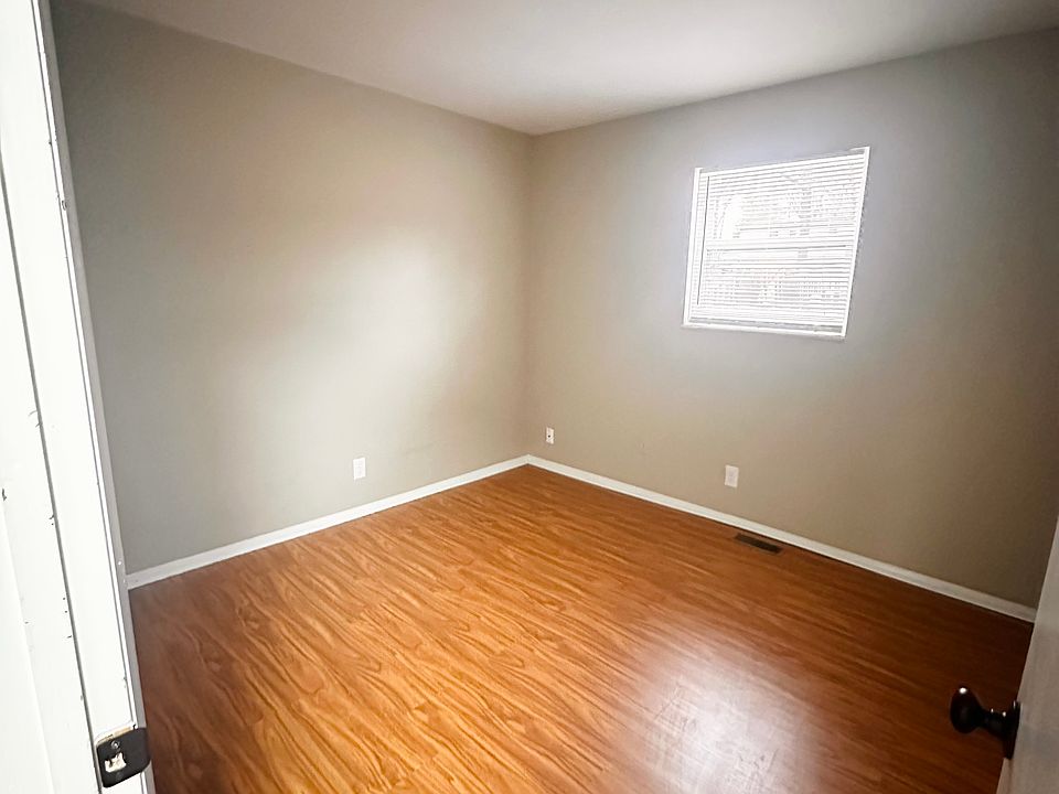 1st image of 706 Village Ln APT 6