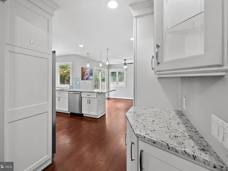 126 Hopeland Ln — Photo 4