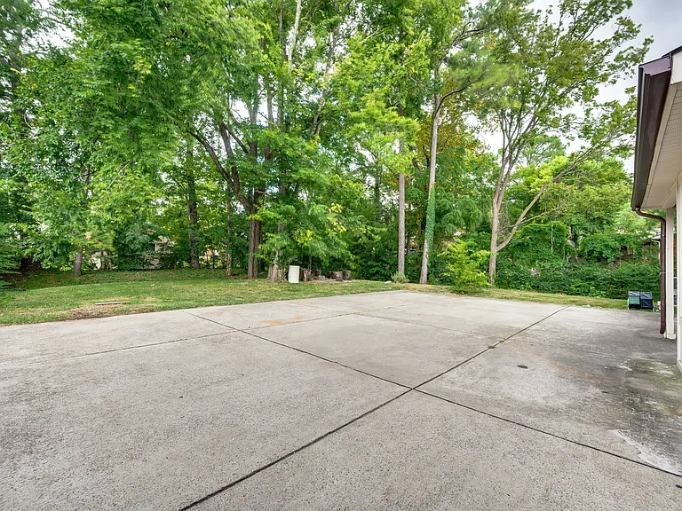 5409 Country Dr — Photo 29