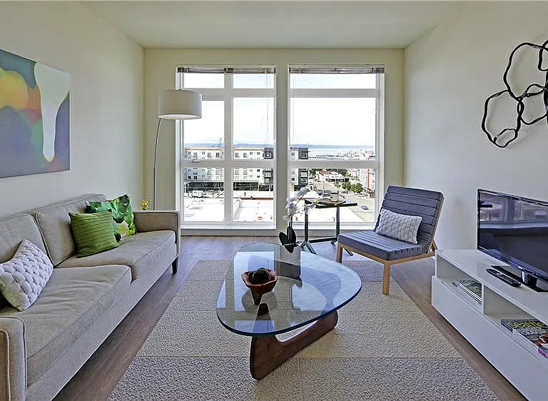1 Bed + Alcove | Living to Windows