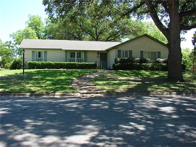 1st image of 1907 Mistletoe Ln