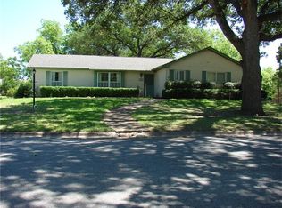 1907 Mistletoe Ln, Rockdale, TX 76567