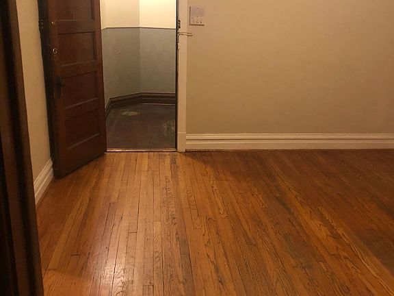 3rd image of 4105 N Wolcott Ave