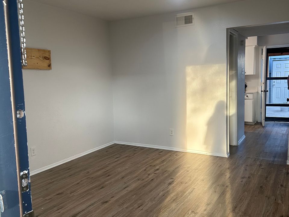 1st image of 2736 Patricia Ln