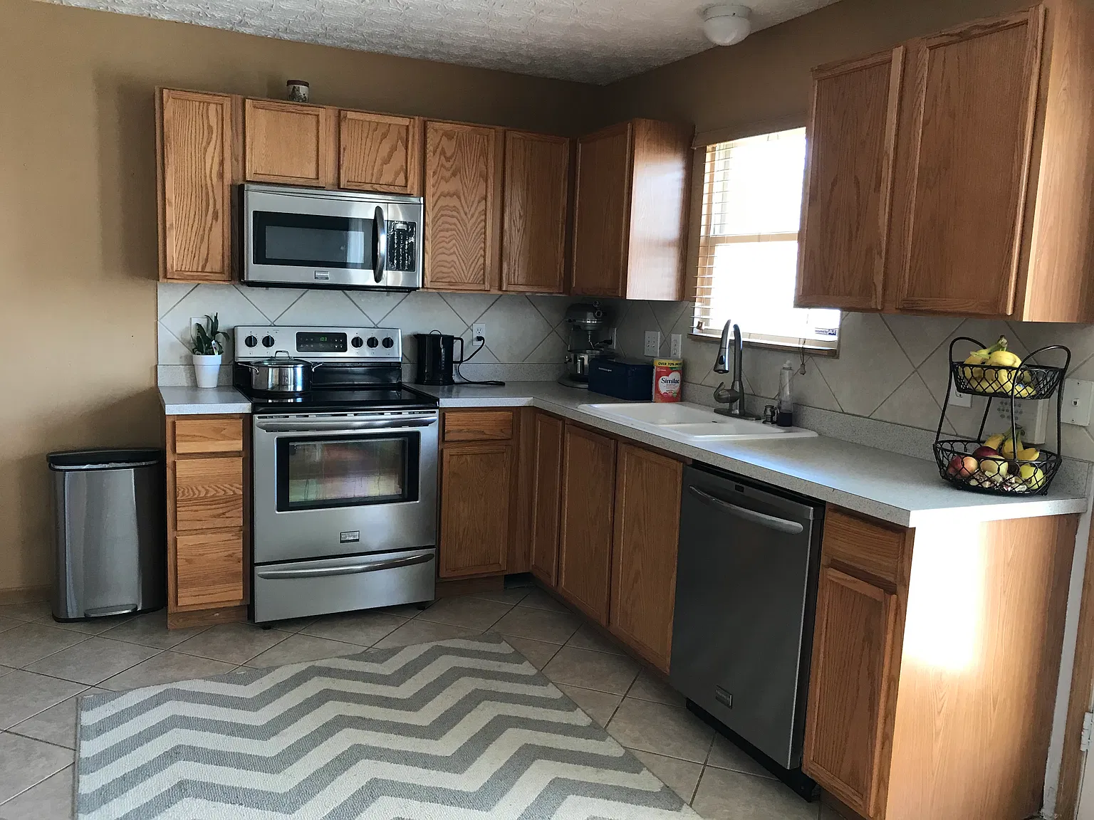3 bed, 2.5 bath, 1356 sqft, $1,750 — Photo 4