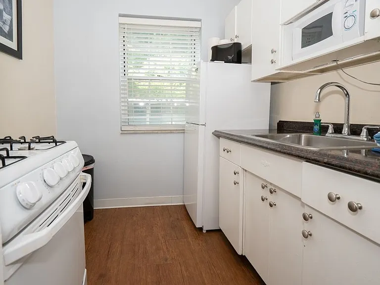 5426 Fifth Avenue — Photo 96