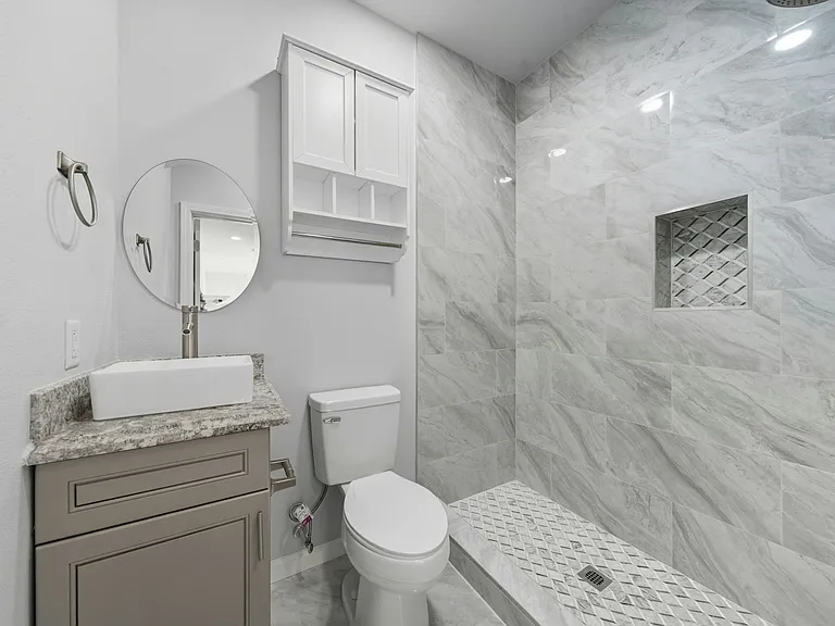 624 Avenue H #B — Photo 4