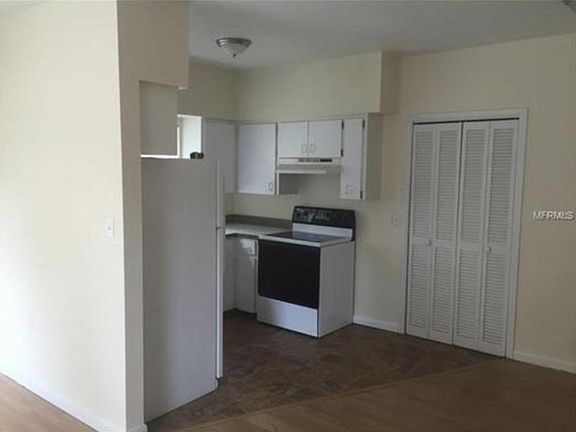 5th image of 326 Faye Cir N