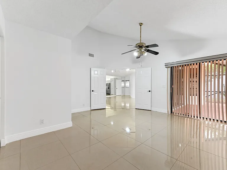 5421 Helene Cir — Photo 21