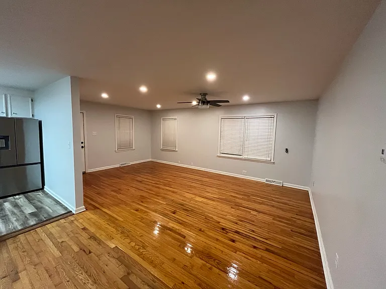 187 E Walnut St — Photo 47
