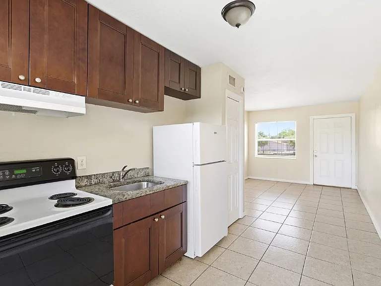 1799 Russell St S #3 — Photo 15
