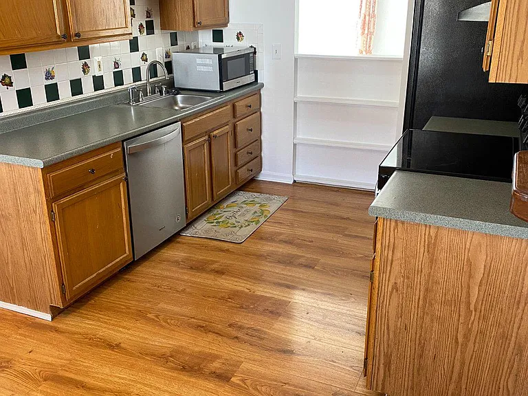 517 Kingdom Ct — Photo 5