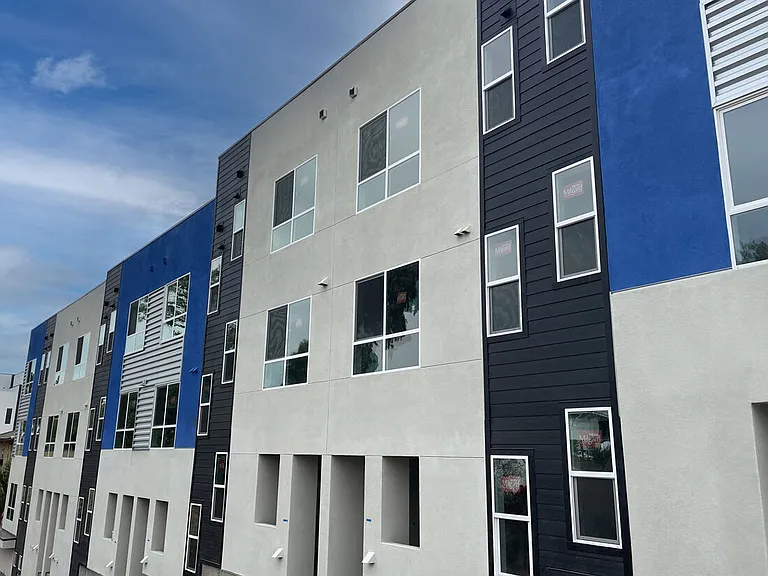 South Park Place — Photo 1