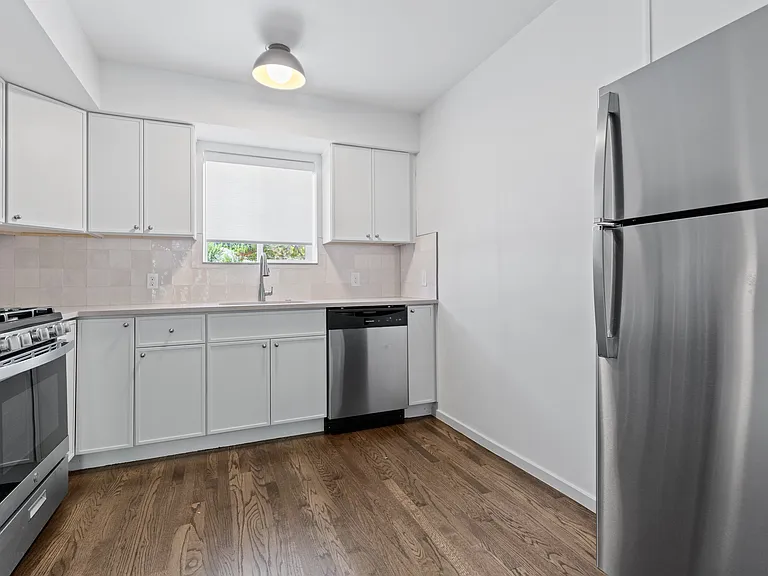 Clermont Apartments — Photo 28