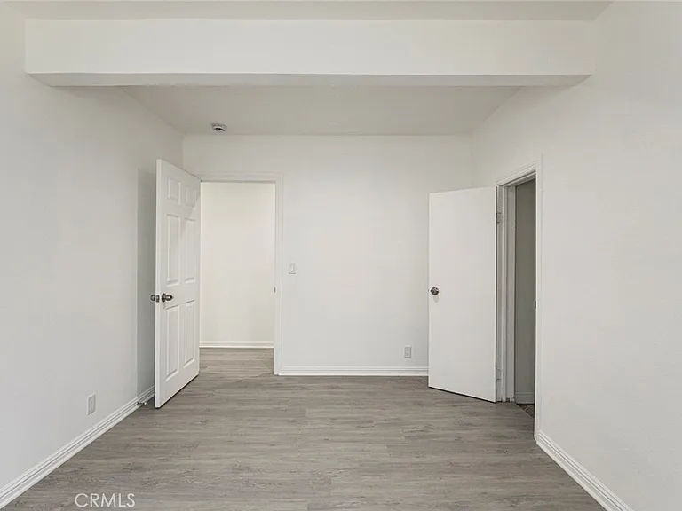 14918 1/2 Wyandotte St — Photo 17